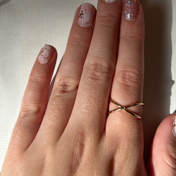3/$20 Classic Gold Tone Thin Crossed X Loop Shaped Ring - Picture 2 of 5
